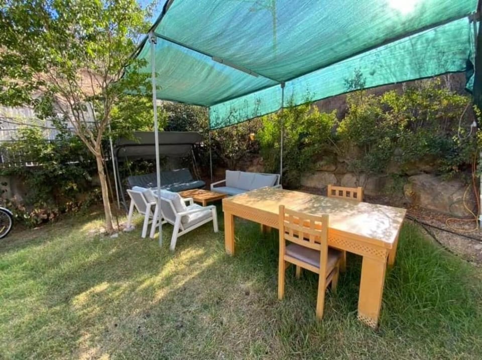 Garden, Dining area