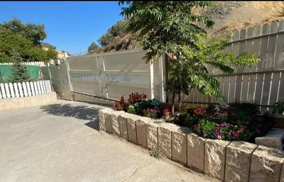 Garden, Mountain view