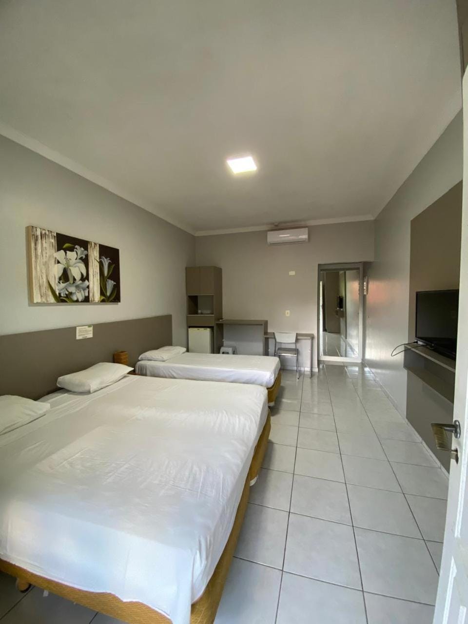 TV and multimedia, Photo of the whole room, Bedroom, air conditioner
