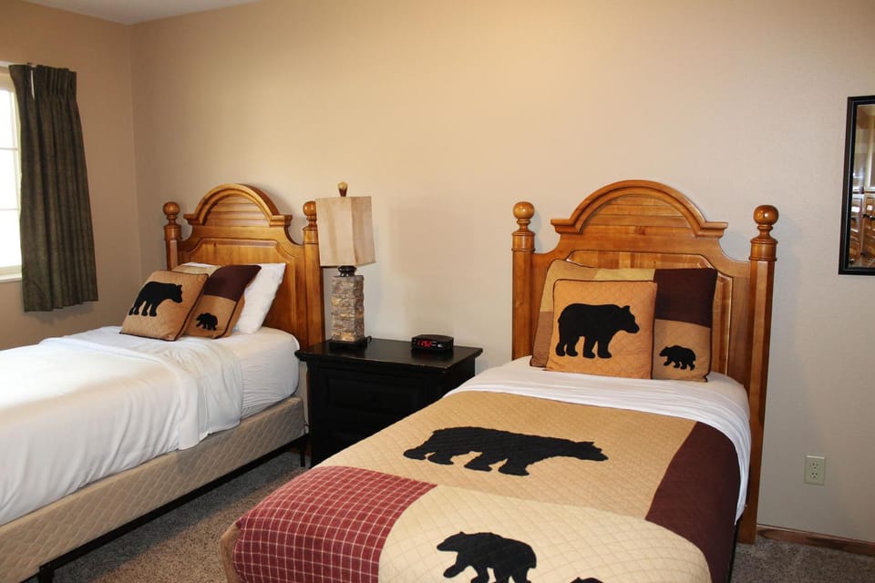 2 Bedroom Lower Duck Lake Condo House in Wisconsin