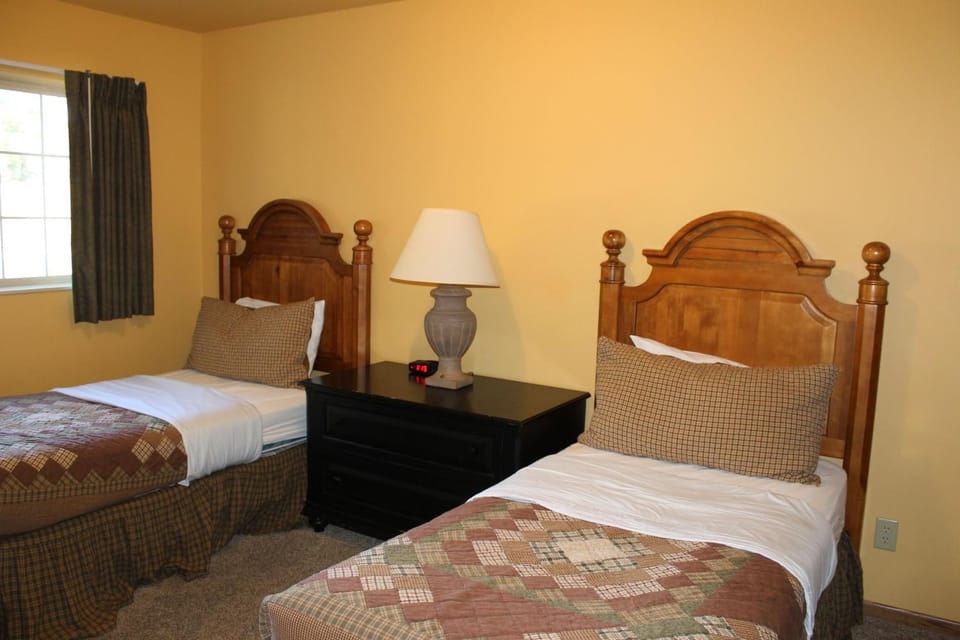 2 Bedroom Duck Lake Condo, #107 House in Wisconsin
