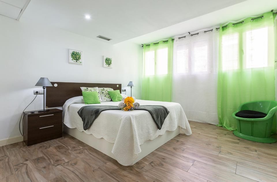 Bed, Photo of the whole room, Bedroom