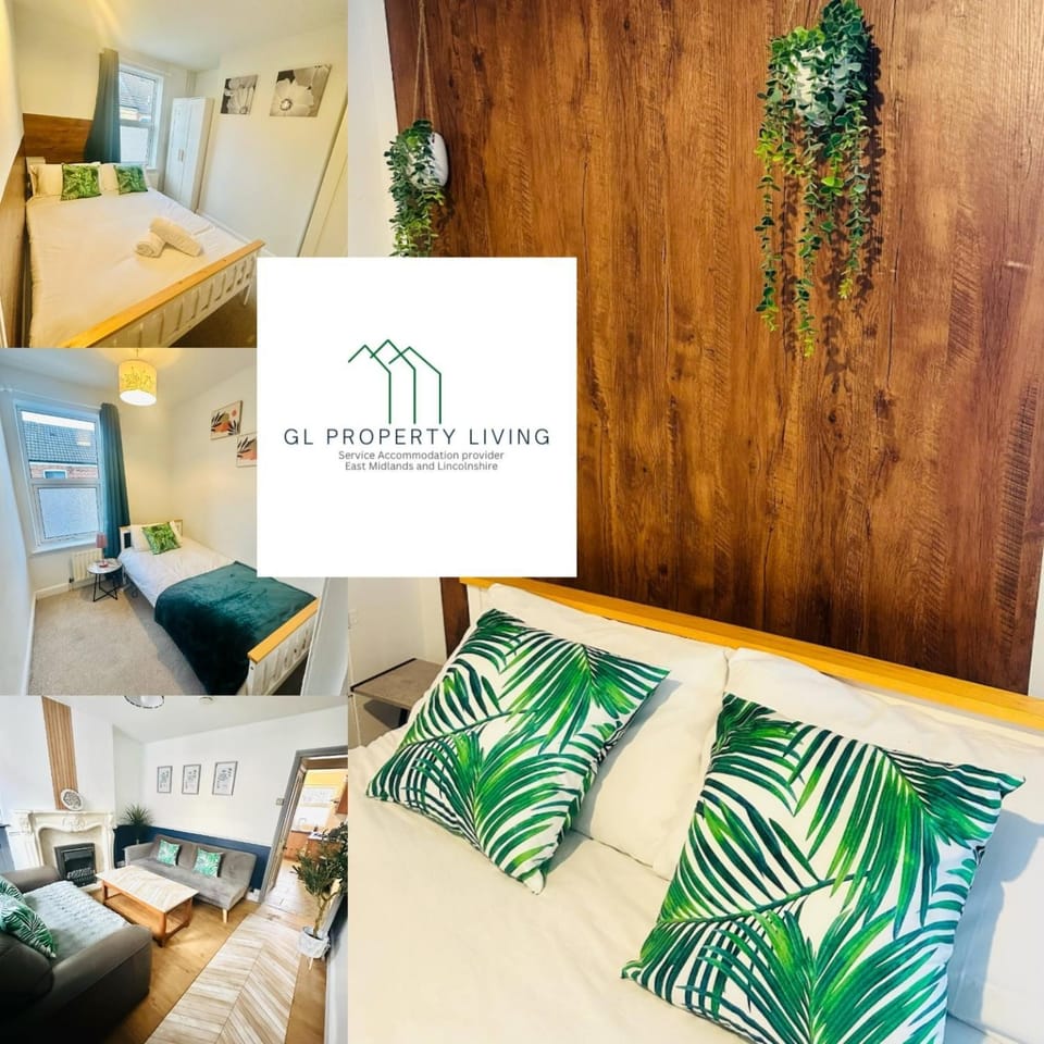 Bed, Living room, Photo of the whole room, Seating area, Bedroom