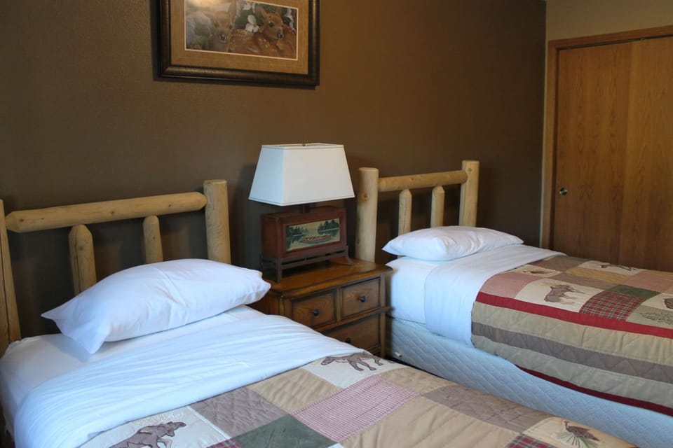 2 Bedroom Lower Lakefront Condo, Wild Eagle Lodge #116 House in Wisconsin