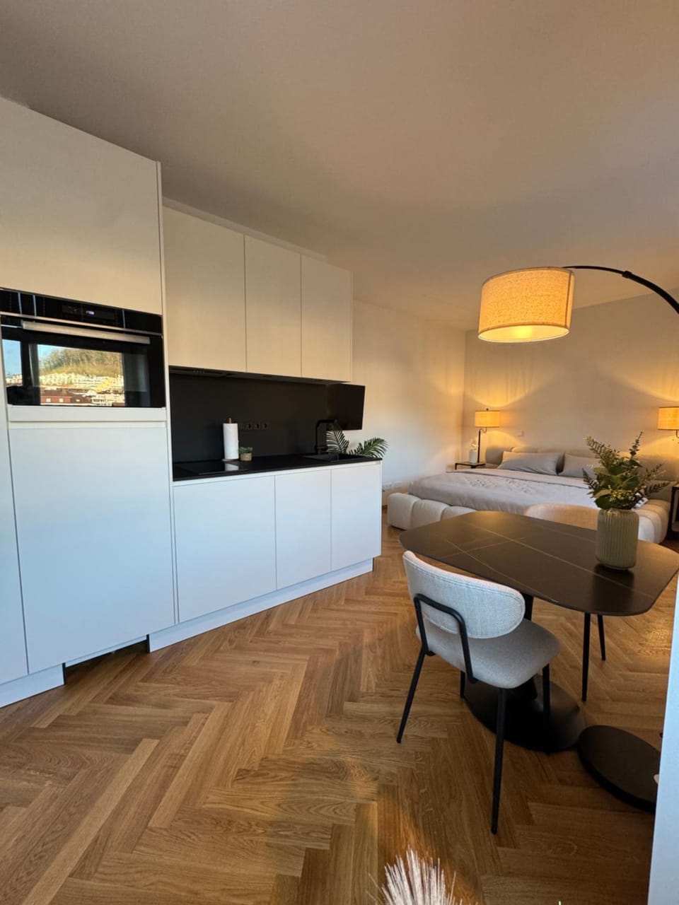 Bed, Kitchen or kitchenette, Dining area, Bedroom