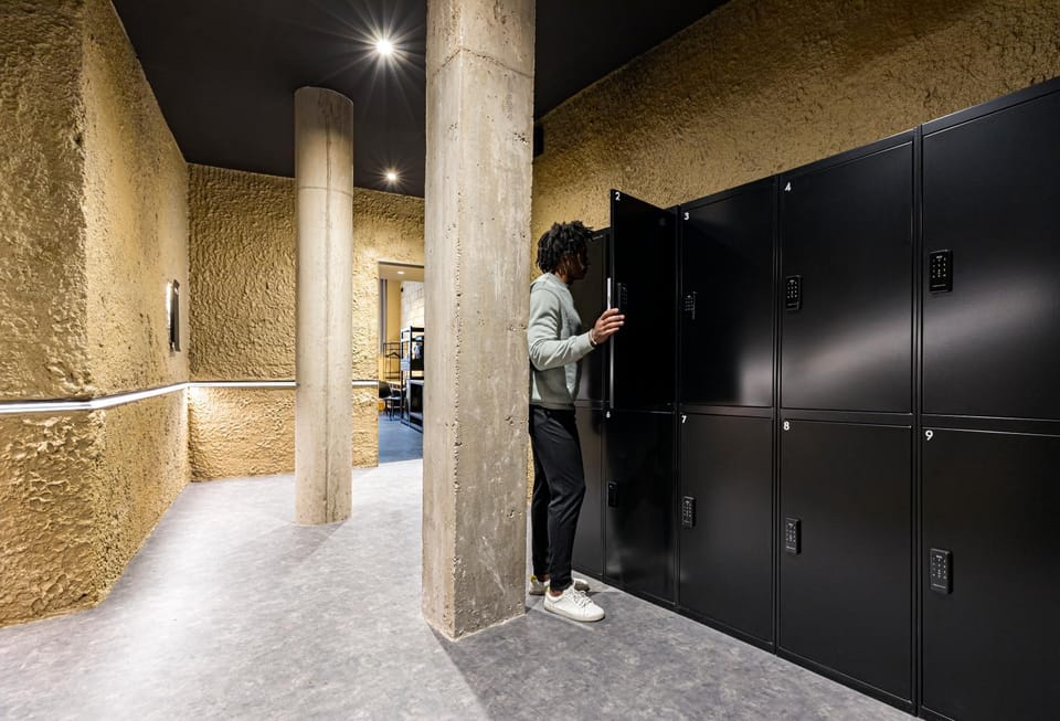 group of guests, locker