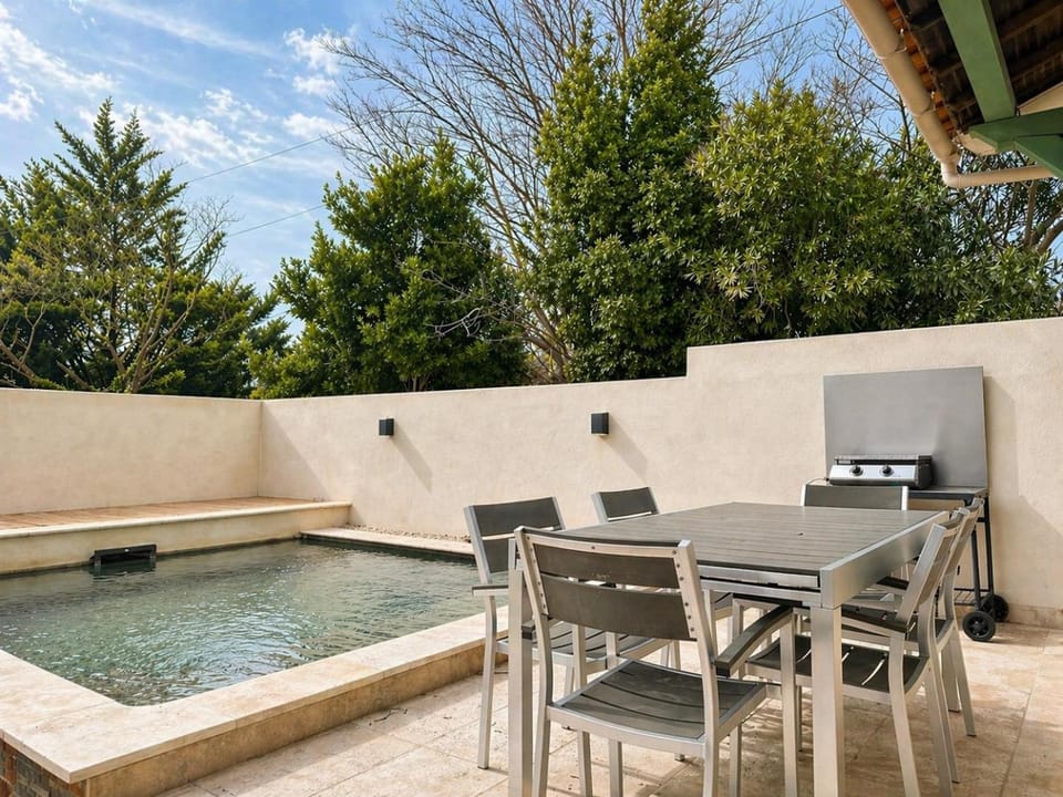 Property building, Swimming pool