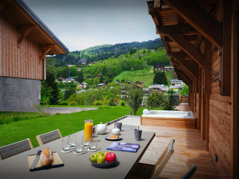 Natural landscape, Summer, Hot Tub, View (from property/room), Balcony/Terrace