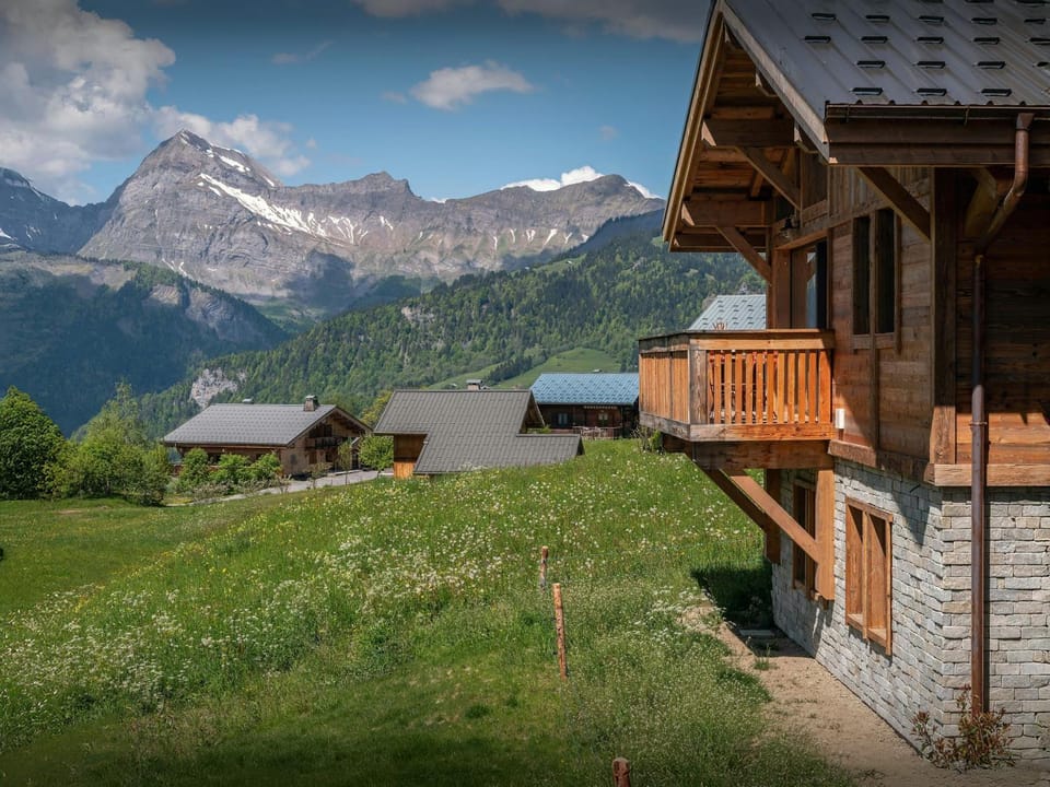 Property building, Day, Natural landscape, Summer, Mountain view