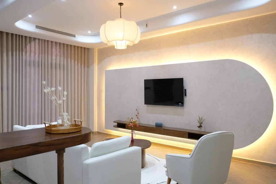 Communal lounge/ TV room, TV and multimedia, Living room, Seating area, Dining area, Evening entertainment