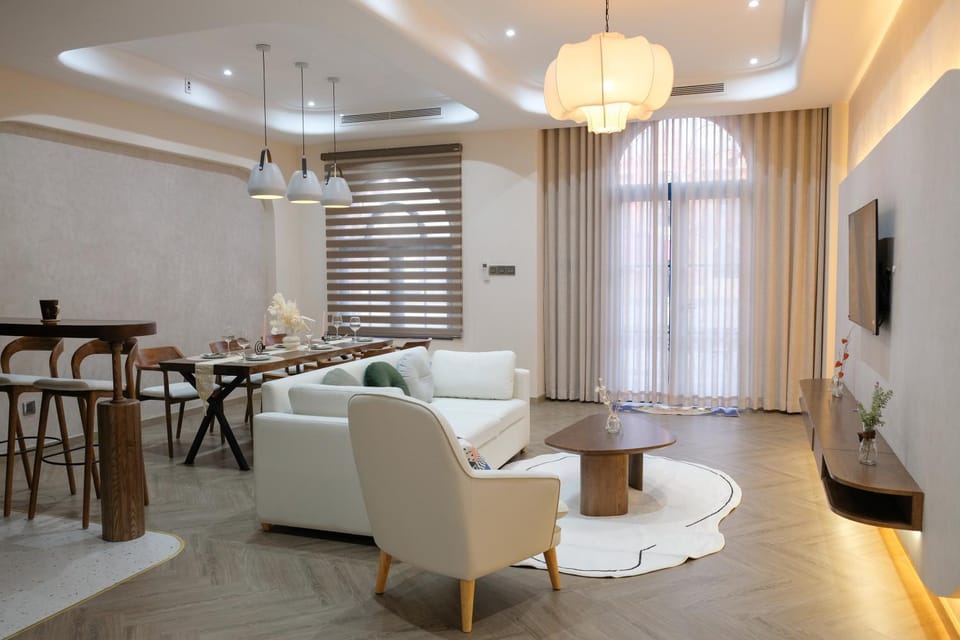 TV and multimedia, Living room, Seating area, Dining area