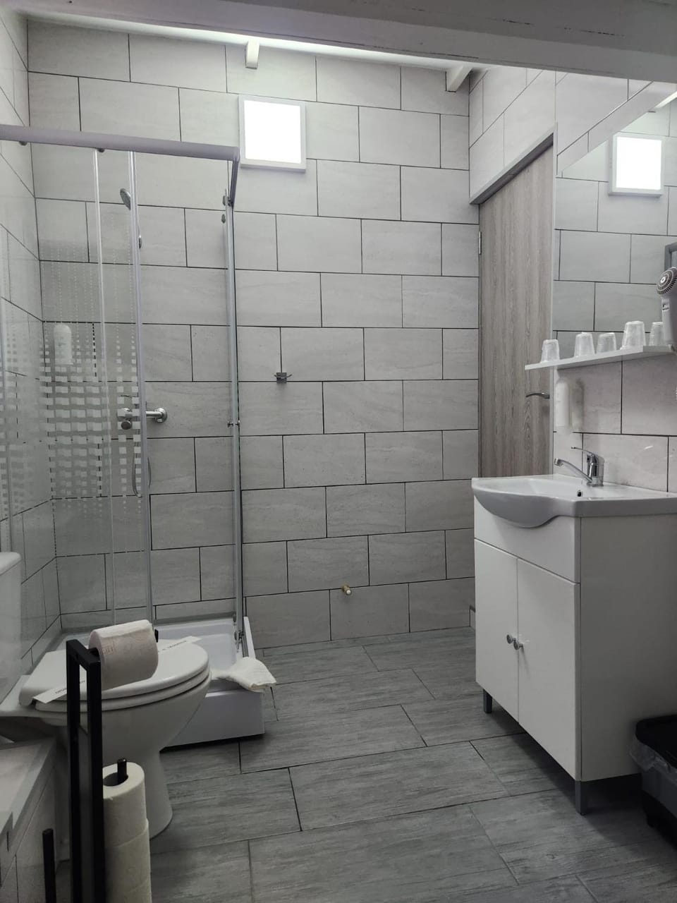 Shower, Toilet, Bathroom, towels
