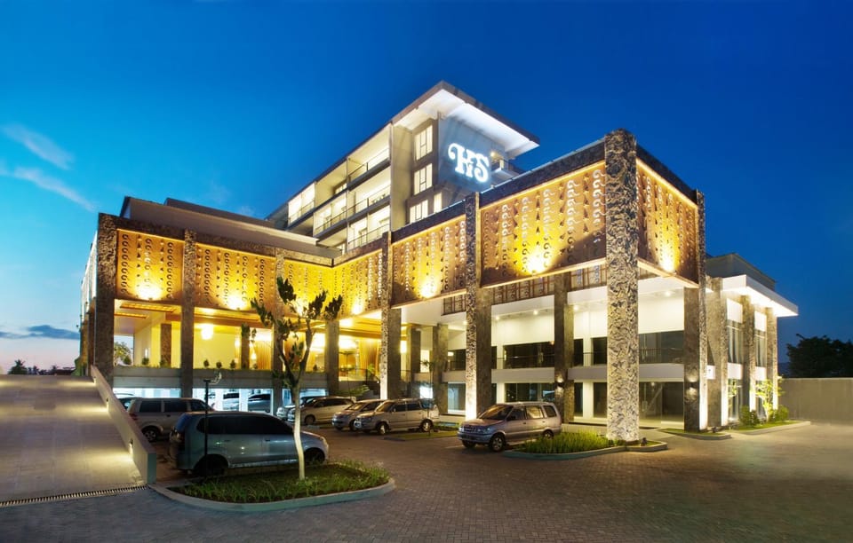 Facade/entrance