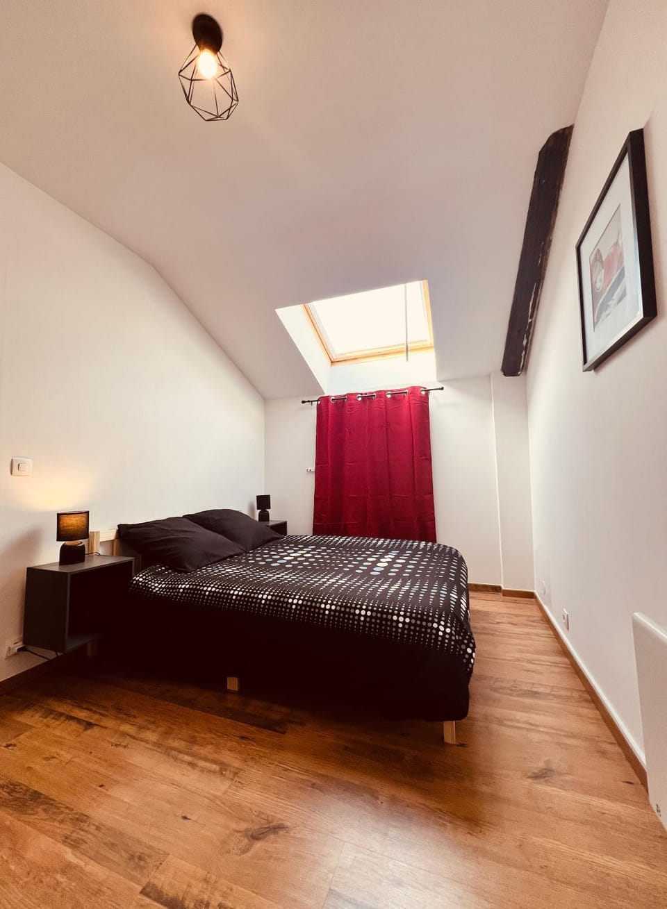 Bed, Photo of the whole room, Bedroom