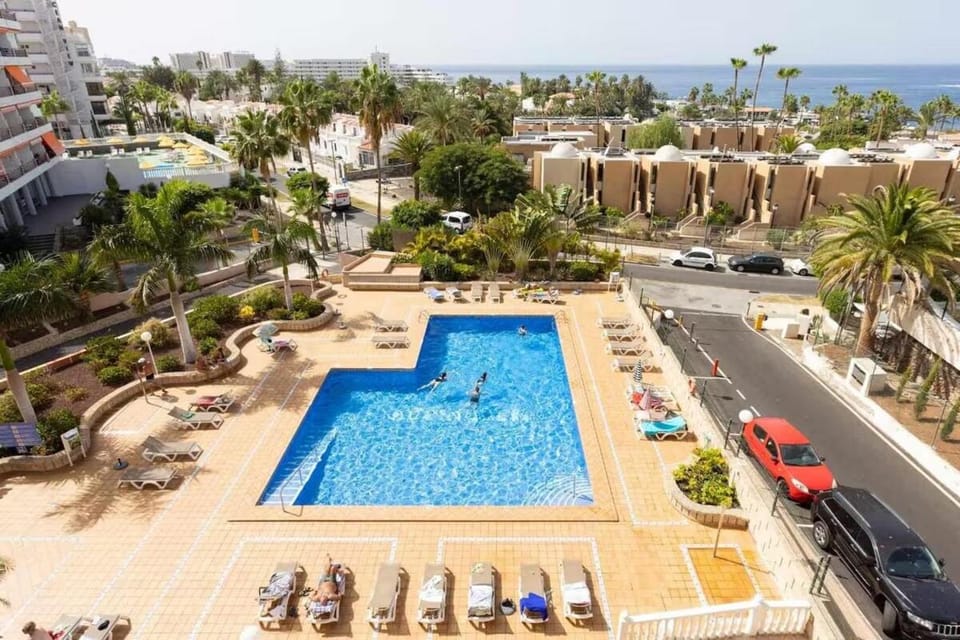 Bird's eye view, Pool view, Street view