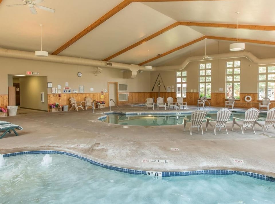 2 Bedroom upper Duck Lake Condo at Wild Eagle Lodge House in Wisconsin