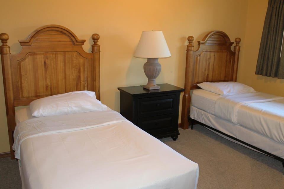 2 Bedroom upper Duck Lake Condo at Wild Eagle Lodge House in Wisconsin
