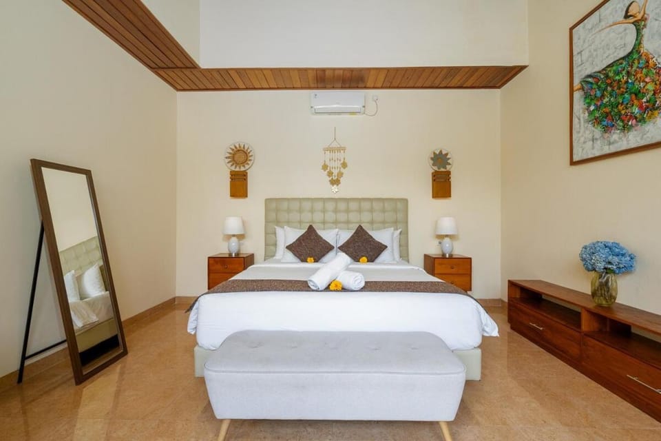 Casalola - 10 Min to Beach, Vast Villa with Pool & Garden View Villa in Bali