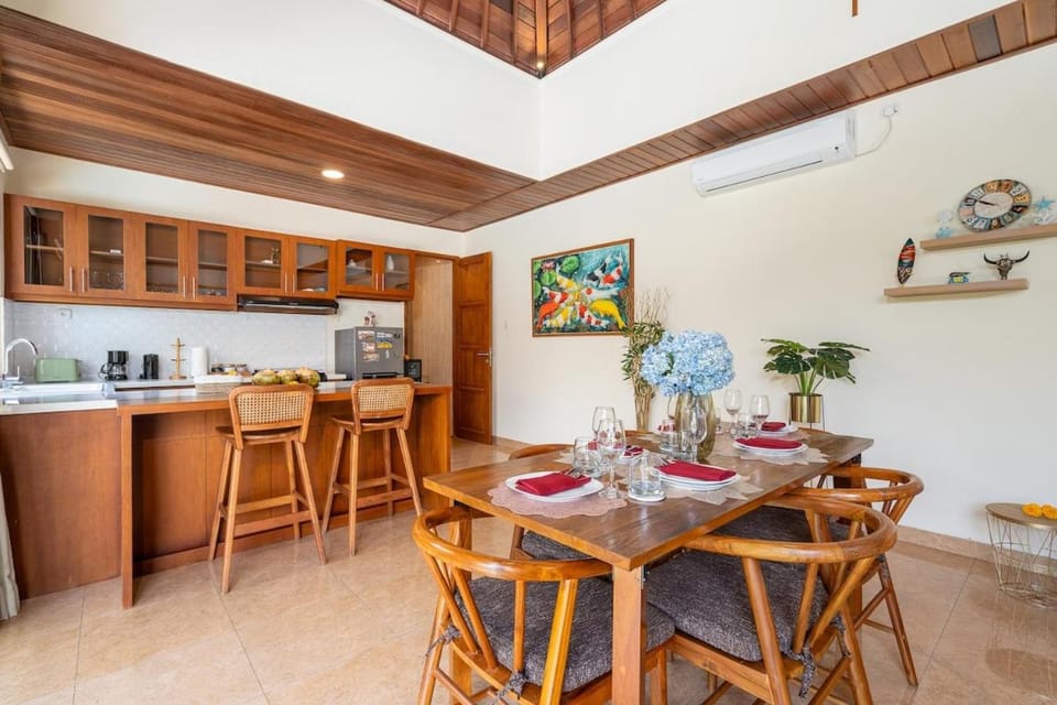 Casalola - 10 Min to Beach, Vast Villa with Pool & Garden View Villa in Bali