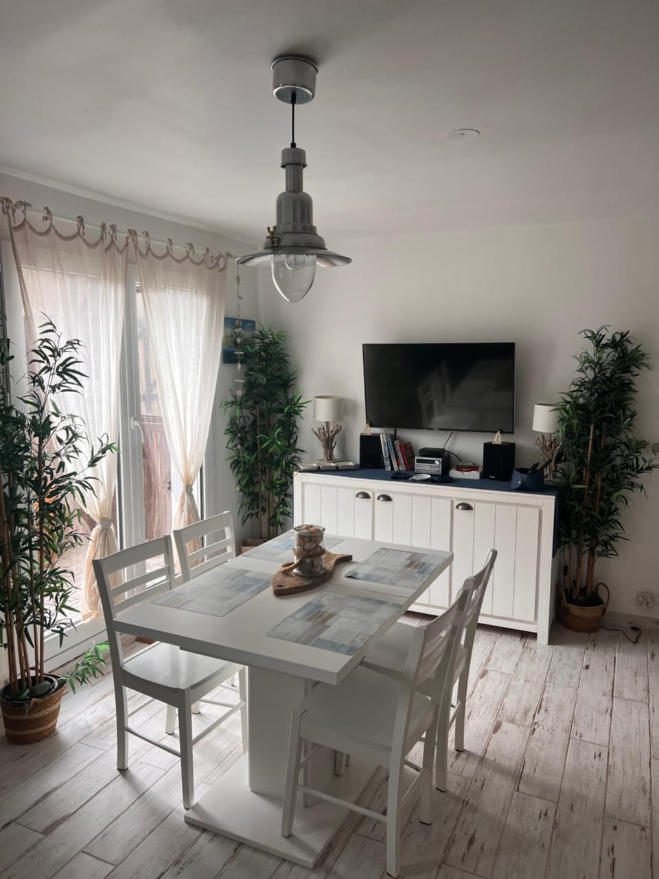TV and multimedia, Dining area