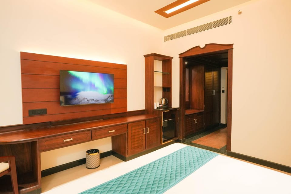 Bed, TV and multimedia, Bedroom