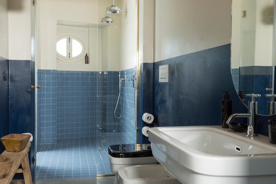 Shower, Toilet, Bathroom, Photo of the whole room, towels