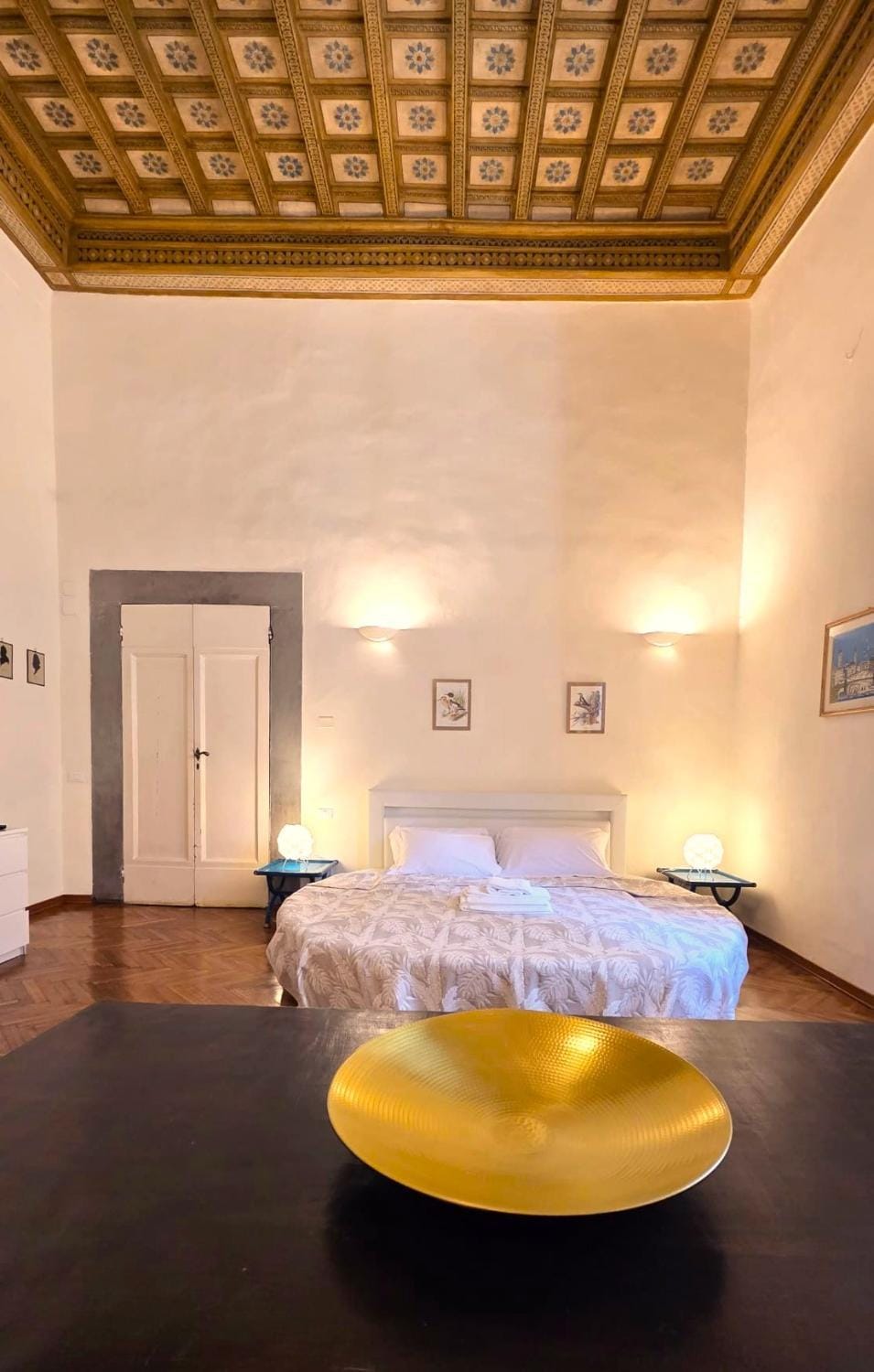 Bed, Photo of the whole room, Decorative detail, Bedroom
