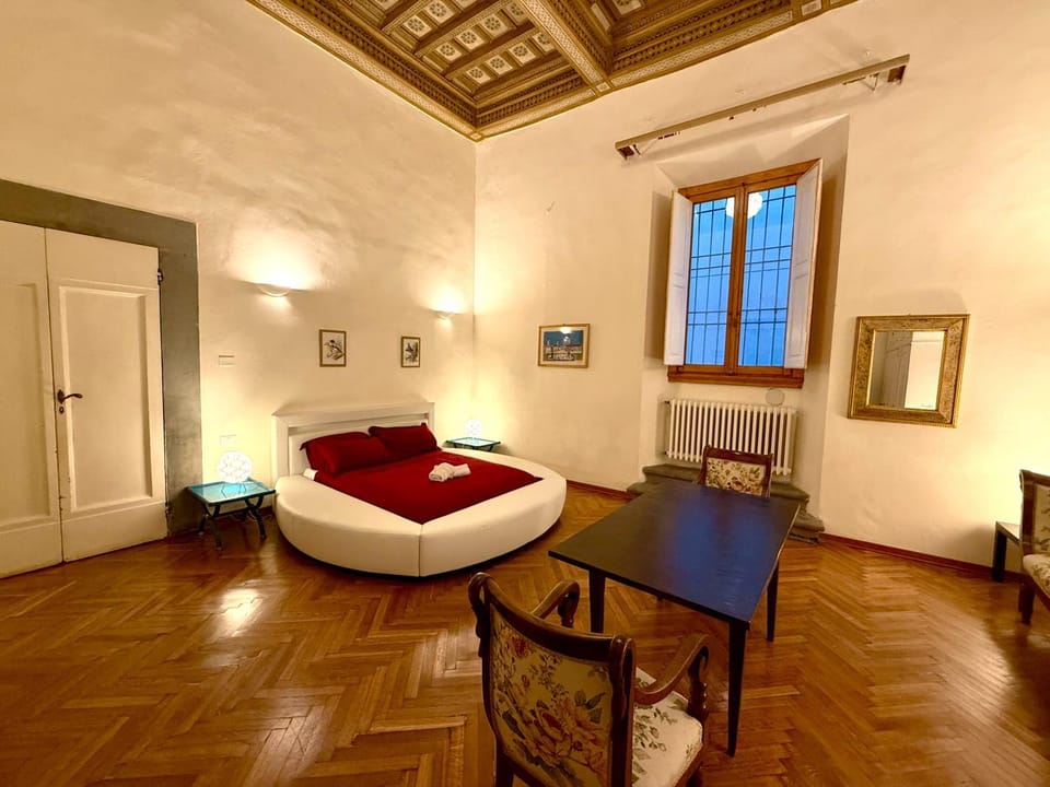 Bed, Photo of the whole room, Seating area, Bedroom, heating