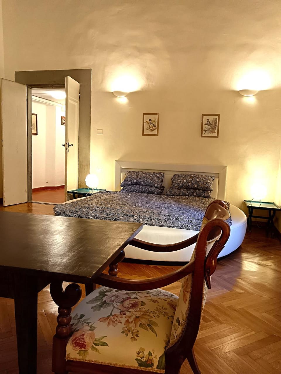 Bed, Seating area, Bedroom