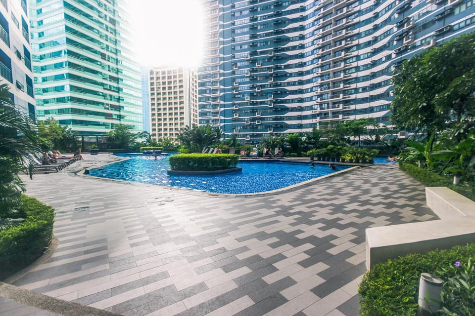 Property building, Day, Natural landscape, Garden, City view, Garden view, Pool view, Swimming pool, Location, sunbed