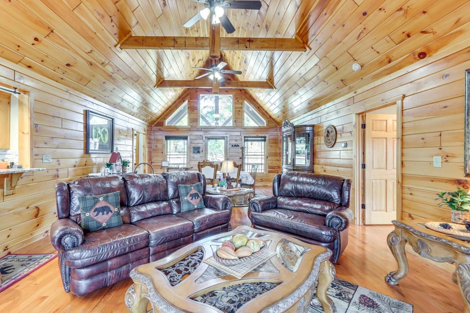 Blue Ridge The Ciderhouse Cabin w/ Hot Tub Cabin in Georgia