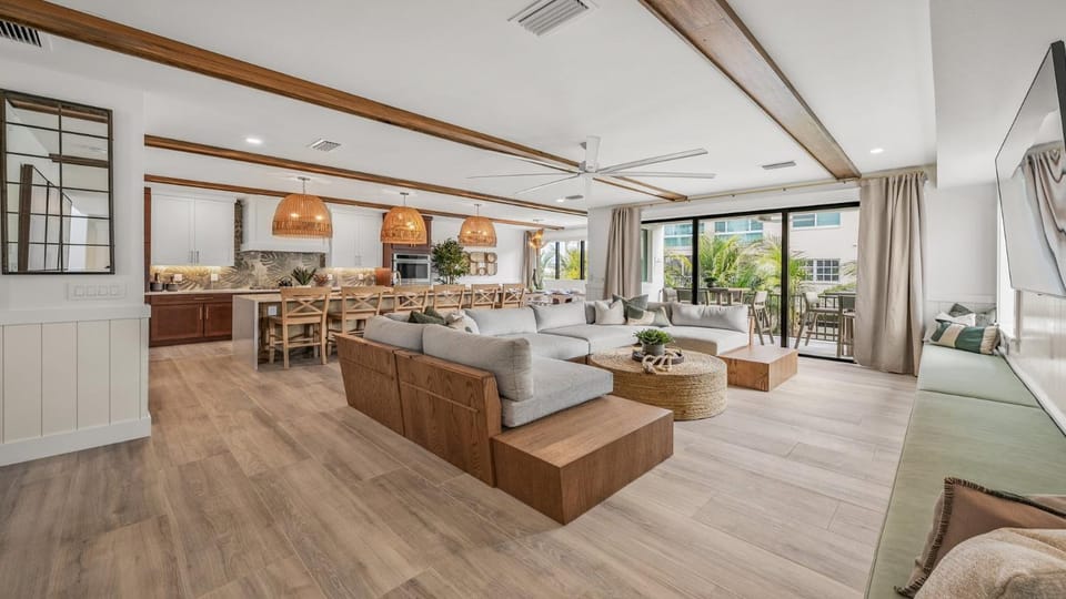Restaurant/places to eat, Living room, Food and drinks, Other, Food