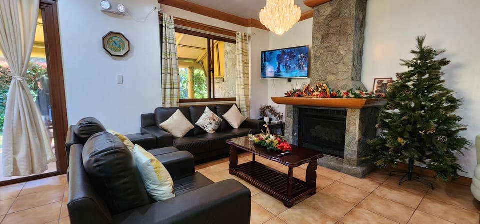 Communal lounge/ TV room, TV and multimedia, Living room, Seating area