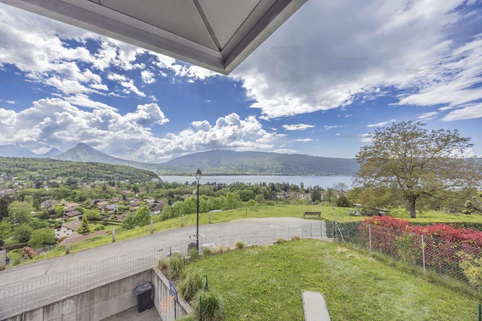 Menthon saint Bernard Heights Villa in Menthon-Saint-Bernard