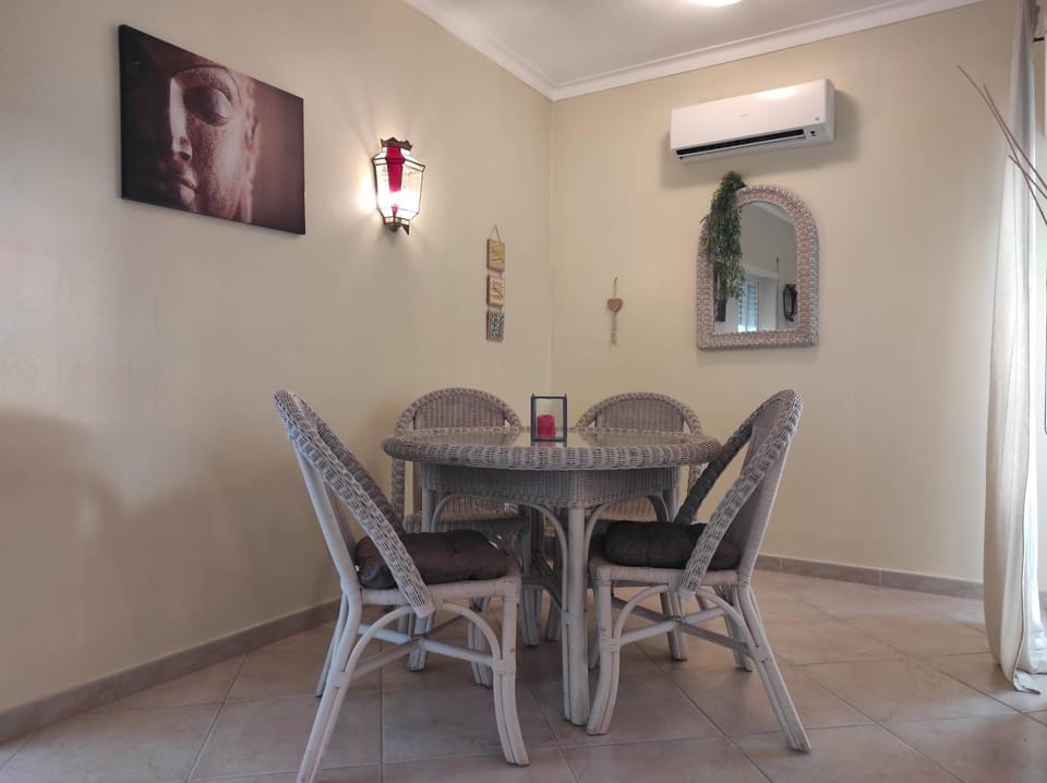 Living room, Seating area, Dining area, air conditioner
