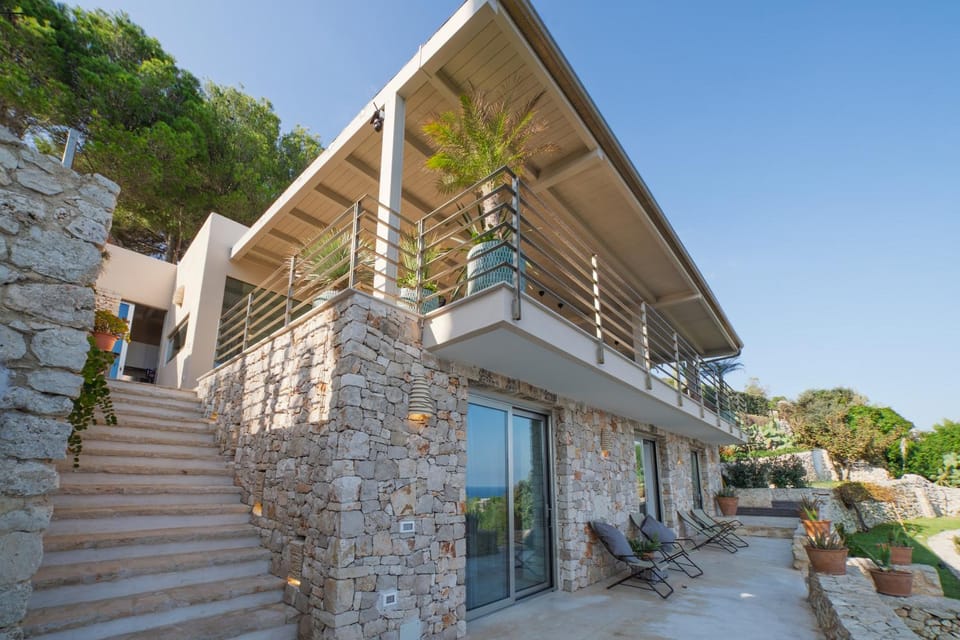 Villa Cliff Villa in Apulia