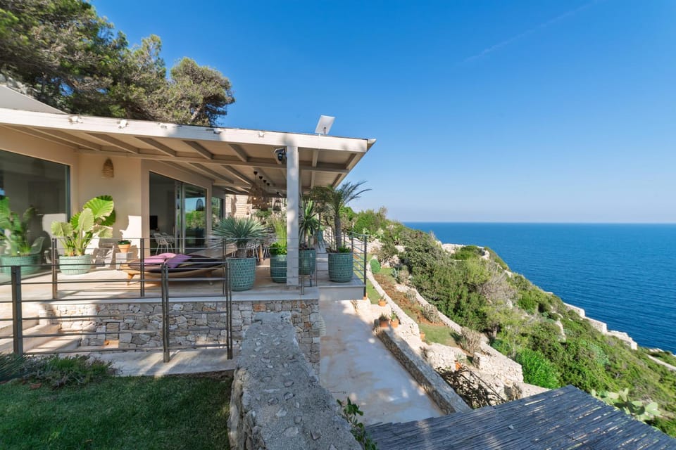 Villa Cliff Villa in Apulia