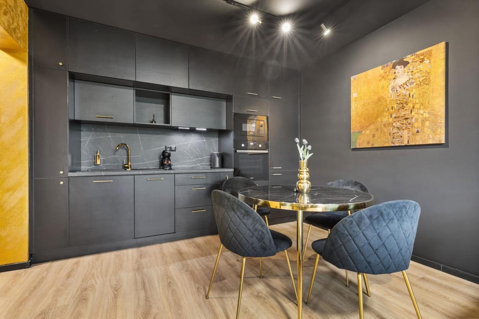 Kitchen or kitchenette, Dining area, stove