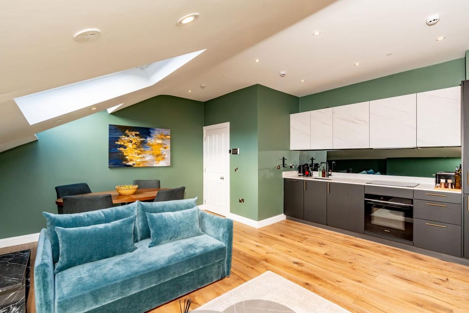 Kitchen or kitchenette, Living room, Seating area, Dining area, stove