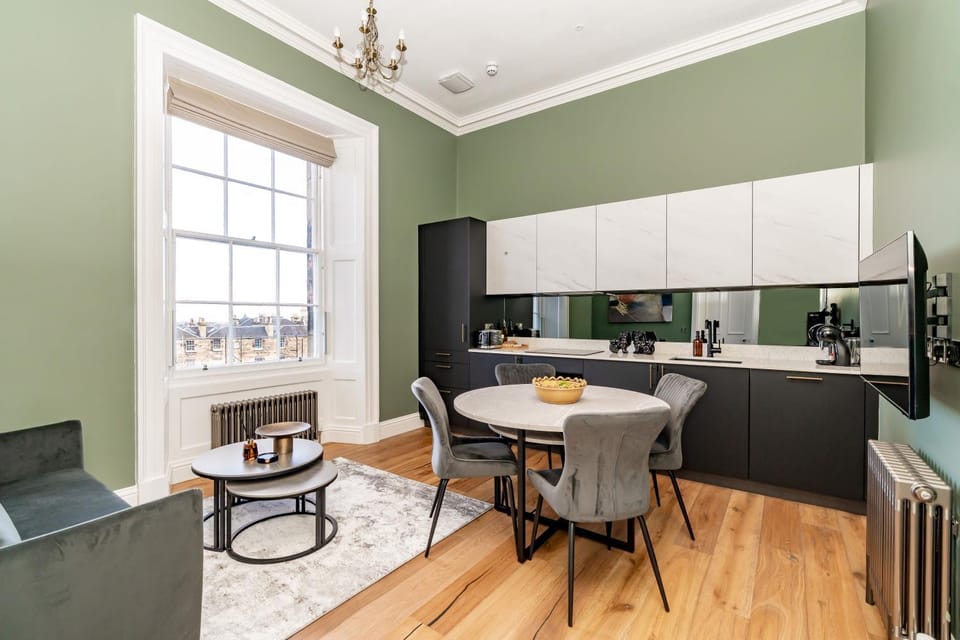 Kitchen or kitchenette, Living room, Seating area, Dining area, stove