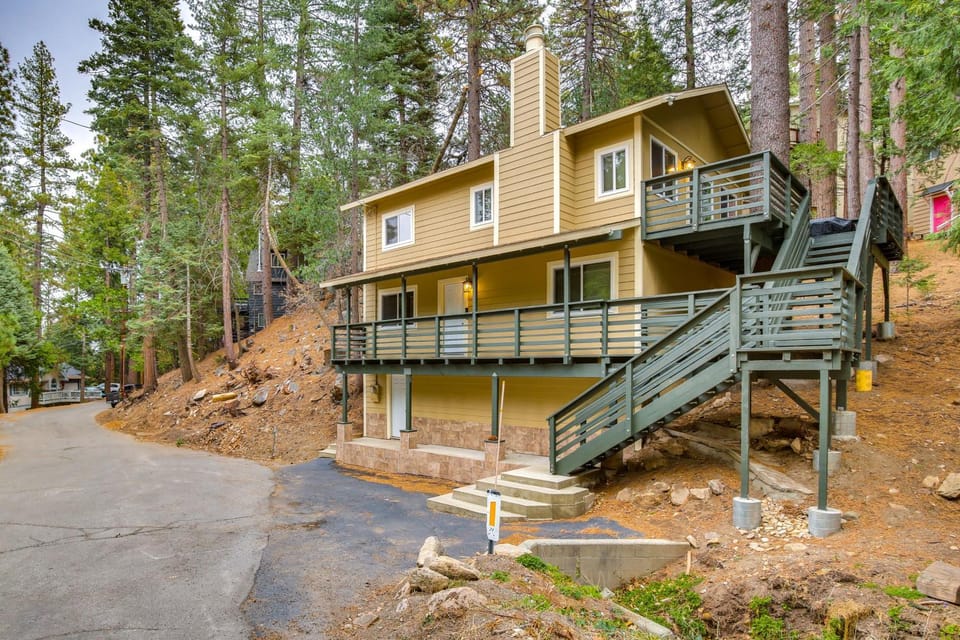 4 Mi to Lake Arrowhead: Cabin w/ Grill & Deck! Cabin in San Bernardino