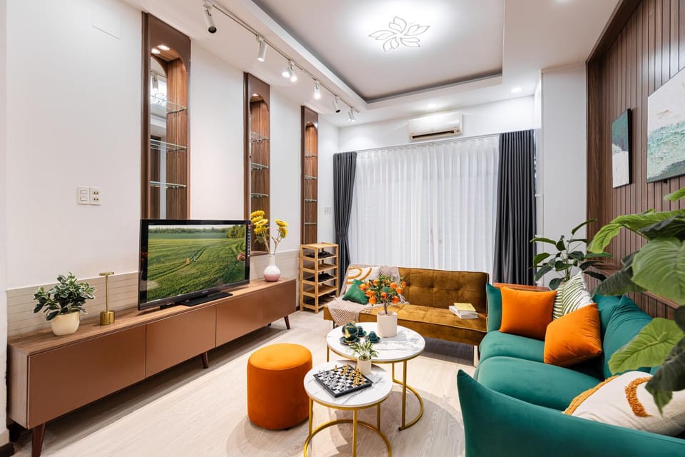 Communal lounge/ TV room, TV and multimedia, Living room, Seating area, air conditioner