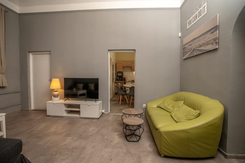 Communal lounge/ TV room, TV and multimedia, Living room, Seating area