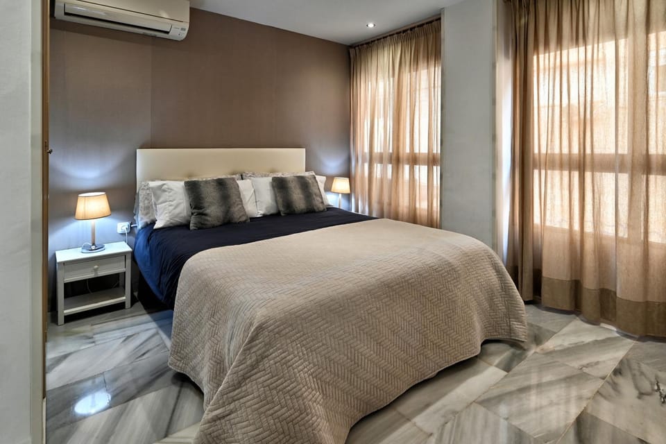 Bed, Photo of the whole room, Bedroom, air conditioner