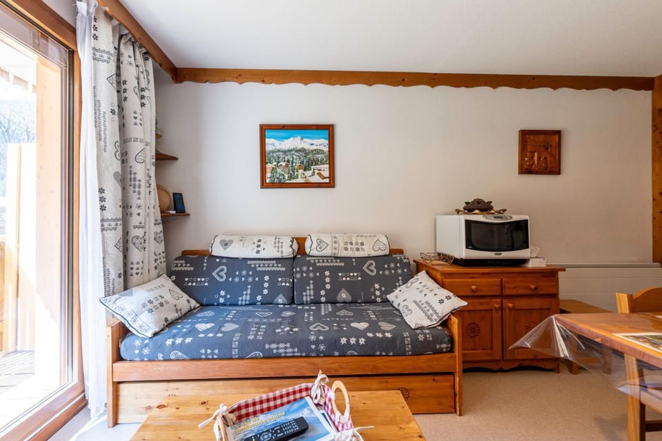 Property building, Living room, Bedroom