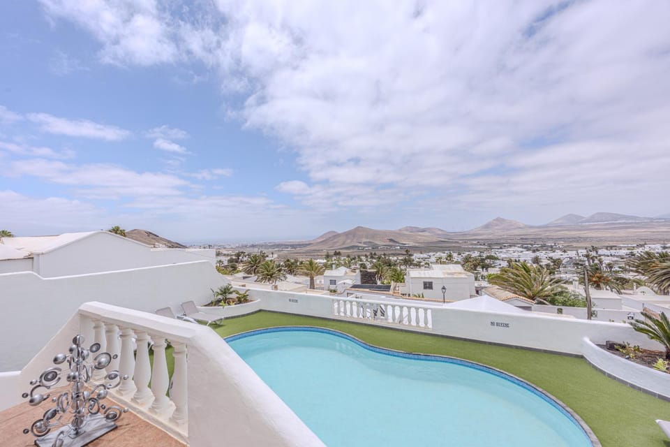 Natural landscape, View (from property/room), Balcony/Terrace, Mountain view, Pool view, Sea view, Swimming pool, sunbed