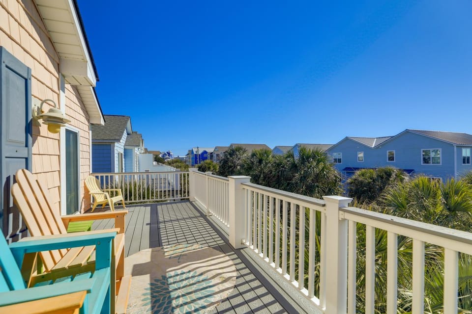 2 Blocks to Shore: Atlantic Beach Home w/ Views! House in Atlantic Beach