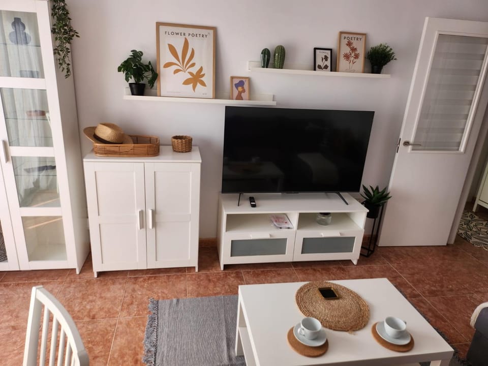 TV and multimedia, Living room, Dining area, Evening entertainment