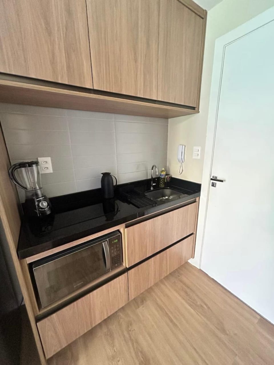 Kitchen or kitchenette, microwave, stove