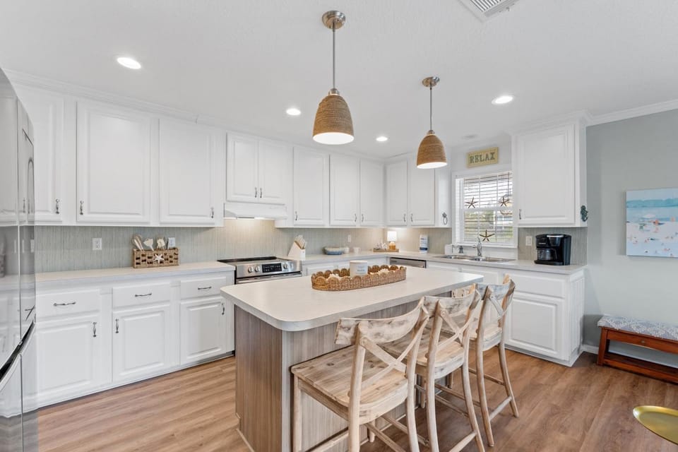 Kitchen or kitchenette, Dining area, dishwasher, oven, stove, toaster